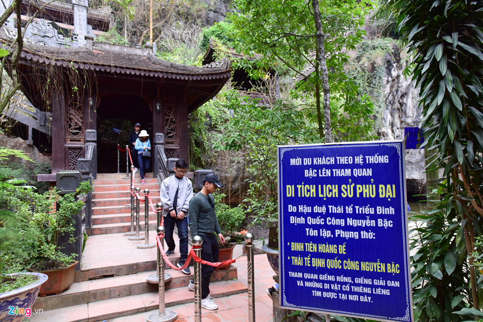 Cận cảnh 2.000 bậc không phép xuyên lõi di sản Tràng An